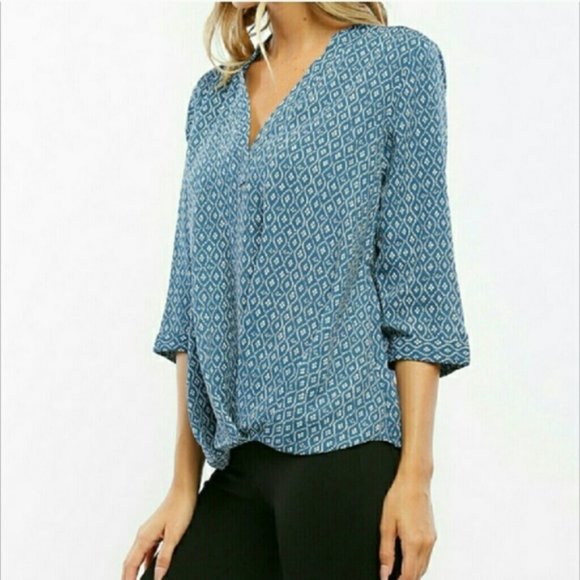 Teal/Blue patterned twist top size Small (F7) - Picture 4 of 4